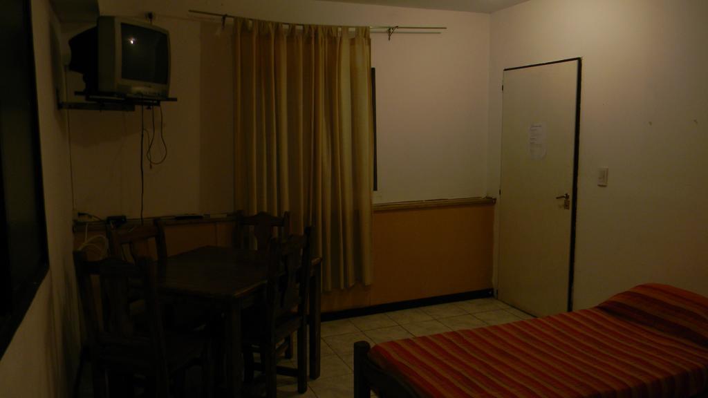 Punto Urbano Hostel Mendoza Ruang foto